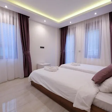 Luxury Villas & *